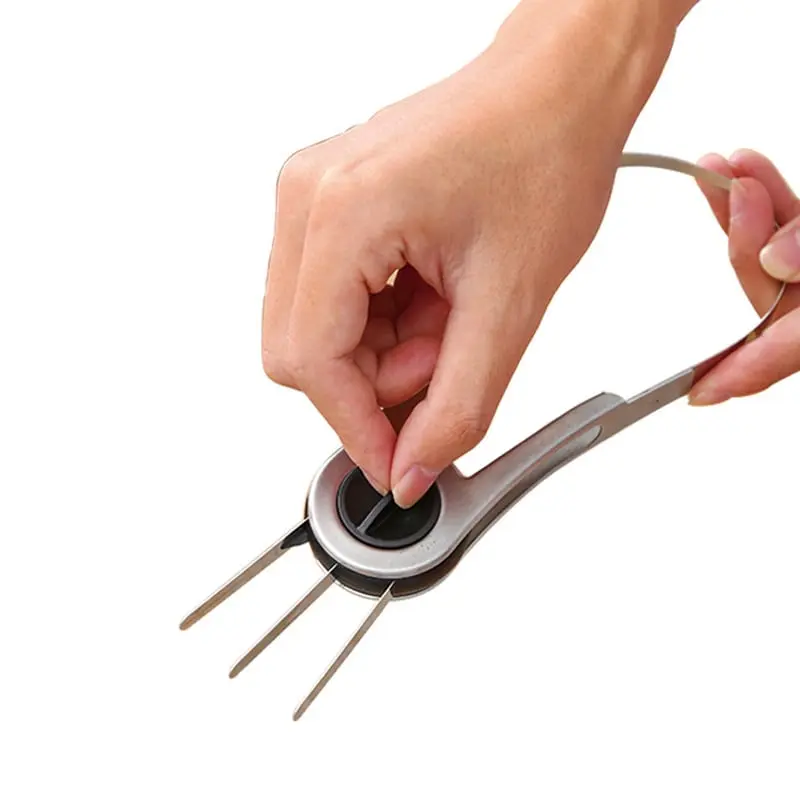 Cleaning mango slicer